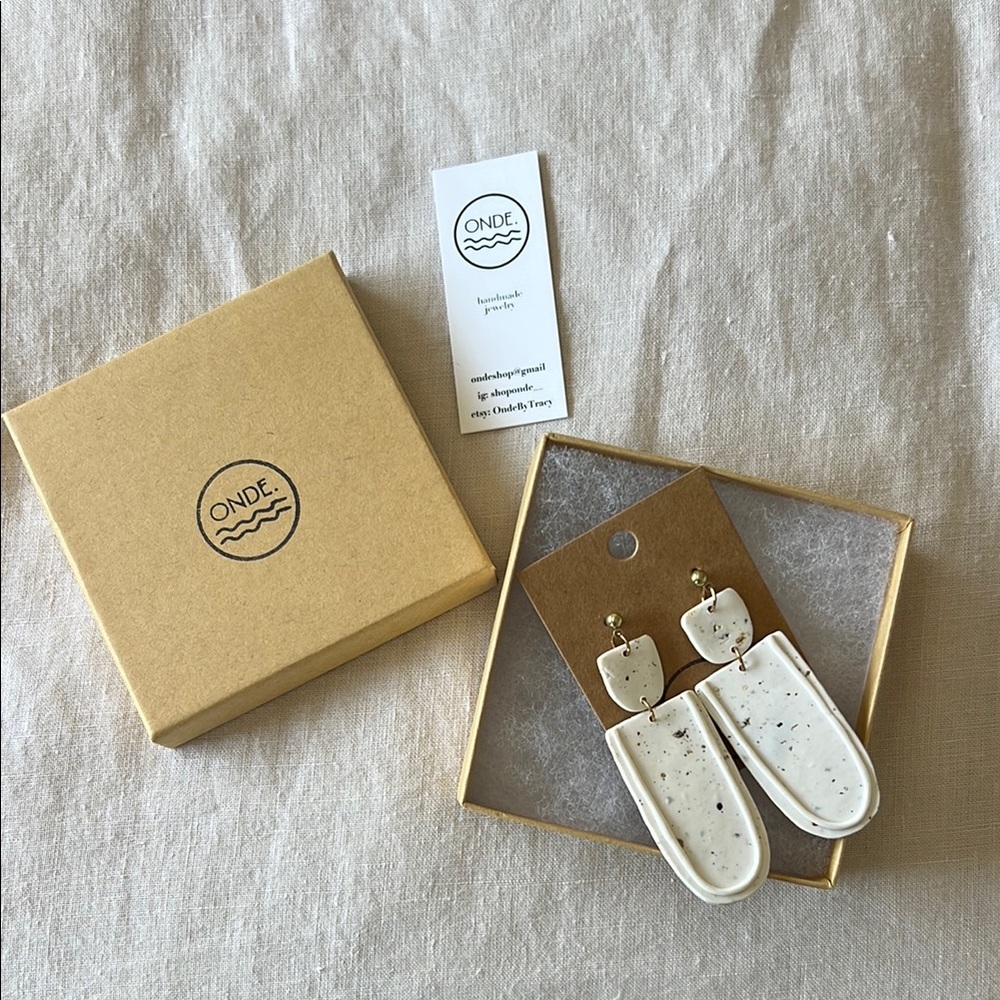 ONDE | Handmade White Speckled Earrings